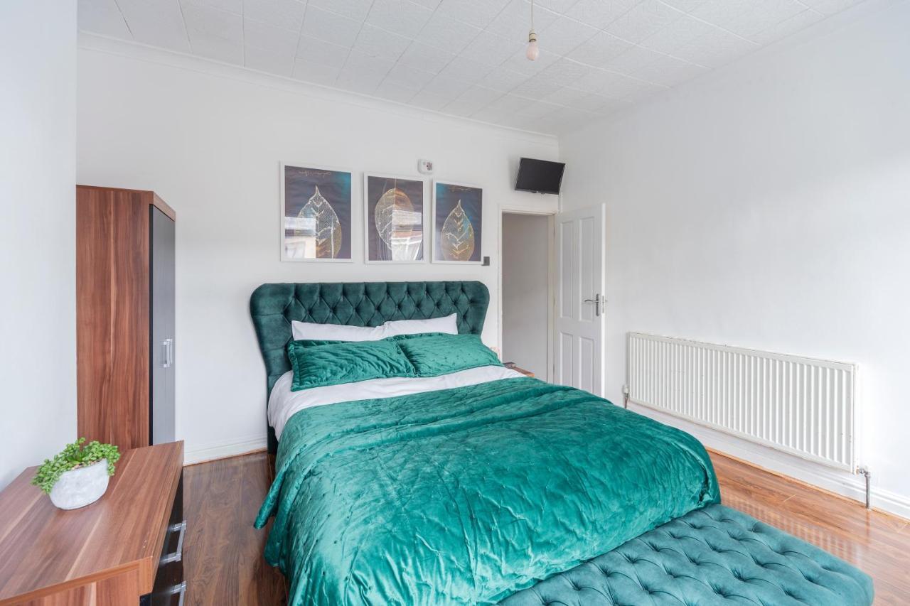 Luxury 4 Bed House With Jacuzzi, We Take Deposits Villa Birmingham Exterior photo
